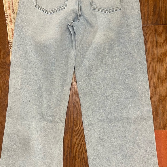 Old Navy Mid-Rise Ripped Wide Leg Jeans-Tilly - Picture 2 of 6